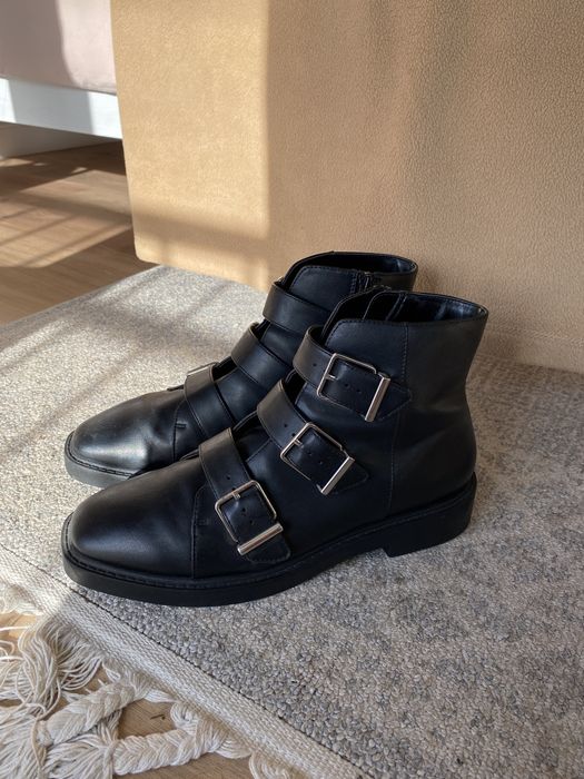 Czarne półbuty botki z klamrami skóra