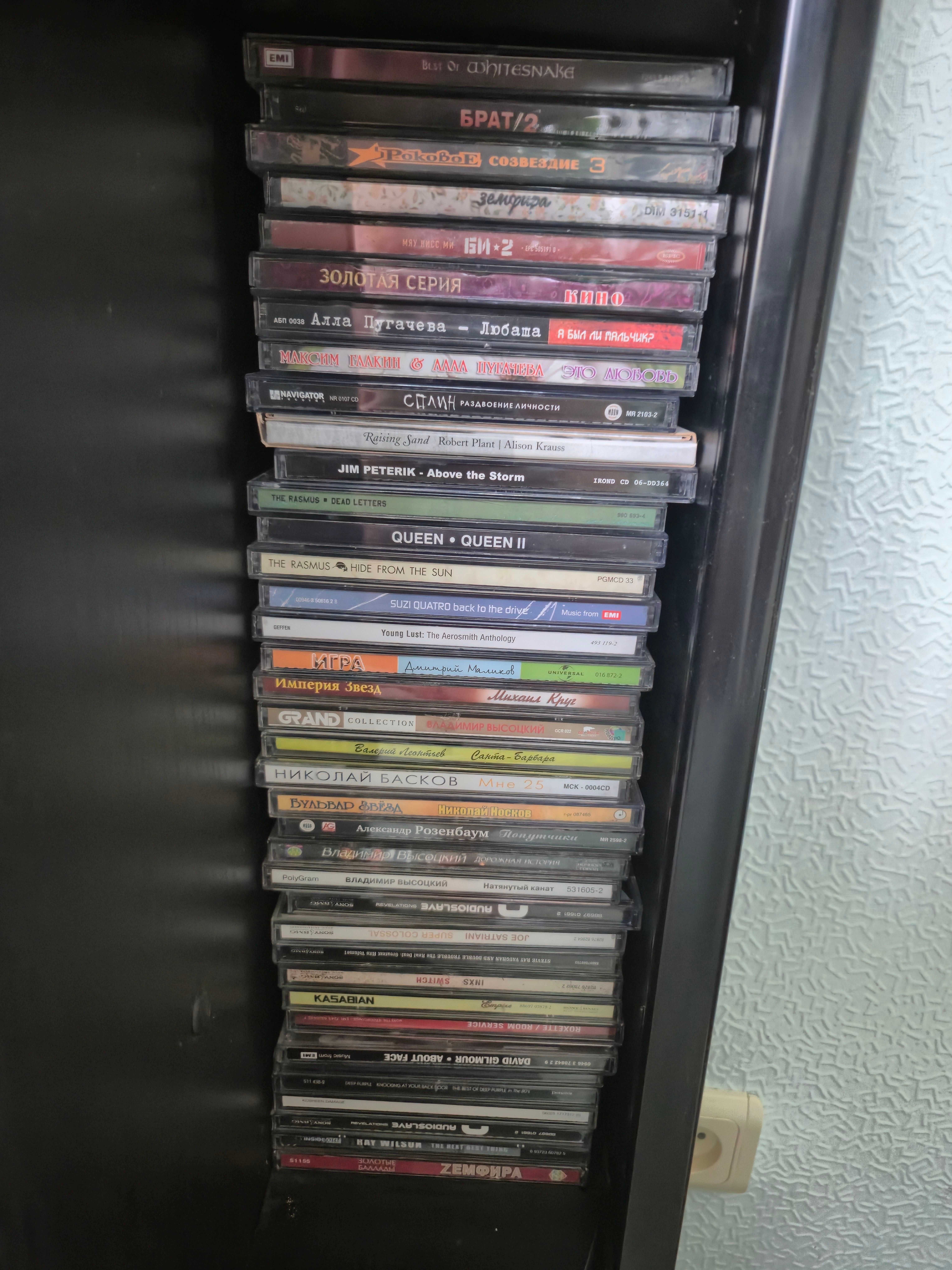 Продам колекцію фірмових CD - дисків, 300 штук.