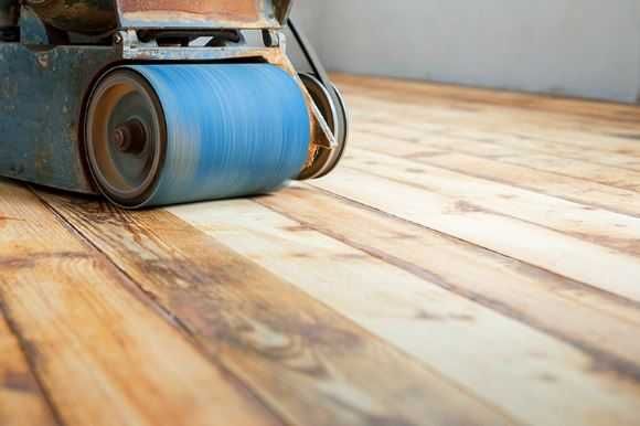 Afagamento e envernizamento soalho de madeira