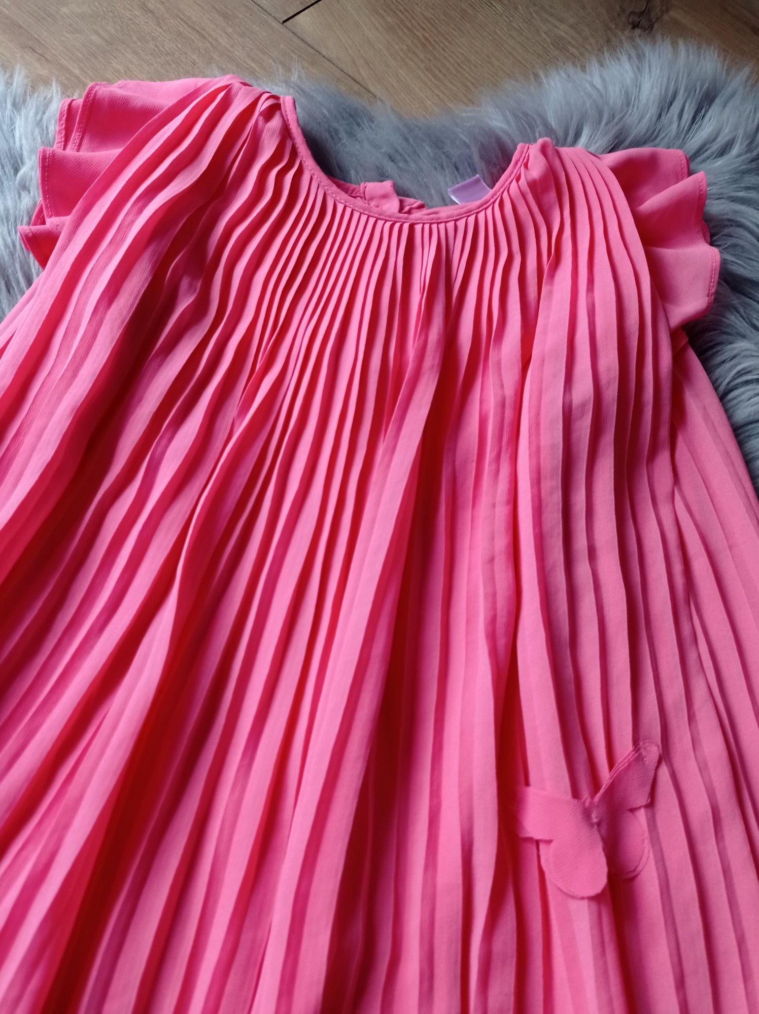 Nowa sukienka plisowana r.128