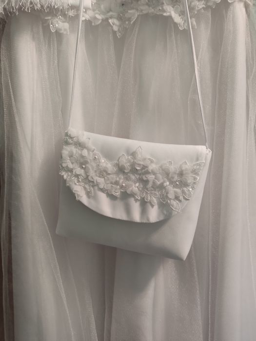 Piękna suknia komunijna z bolerkiem