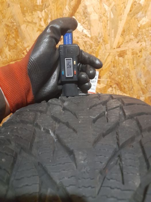 Шини Nokian Hakkapeliitta R3 SUV 245/65 R17 111R XL Б/У 7 мм