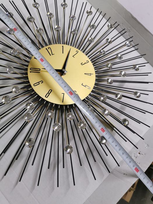 Zegar ścienny z kryształkami Nowy