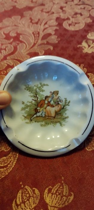 Mała porcelanowa popielniczka