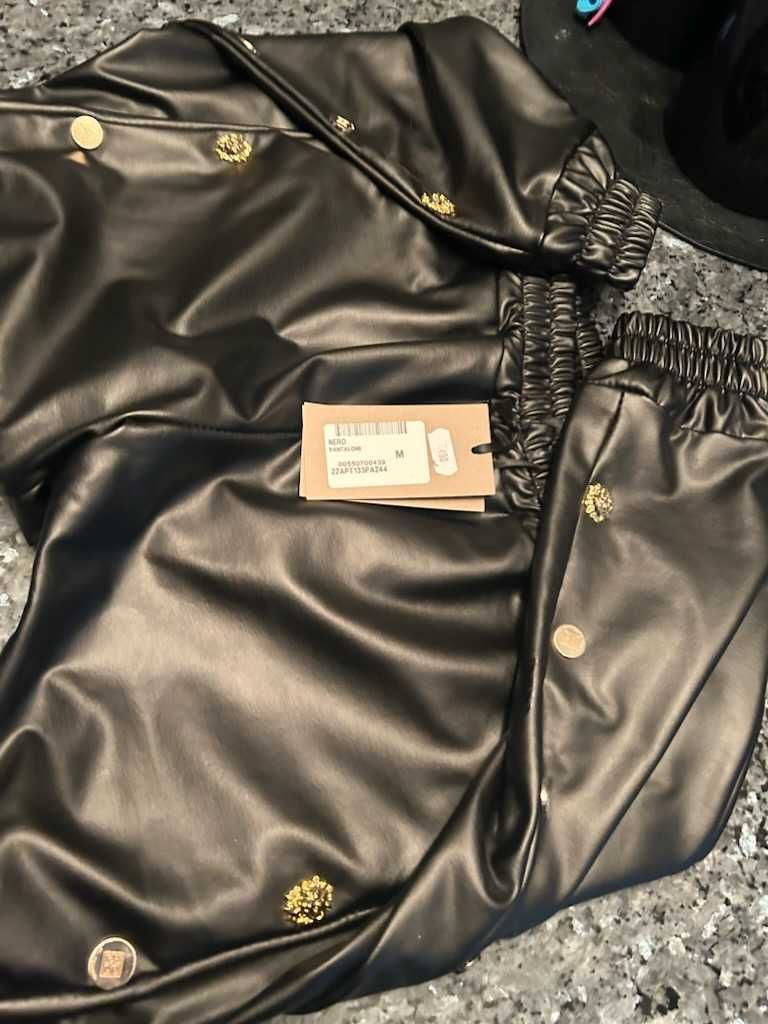 Śliczne spodnie skórzane Gil Santucci-złote guziki r.M/L