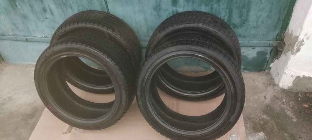 Шини зимові 235/45/R18