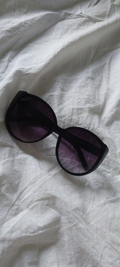 minimalistyczne okulary przeciwsłoneczne sinsay