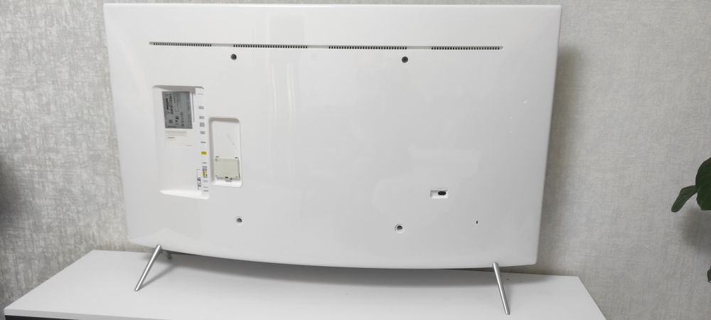 Изогнутый телевизор Samsung 49", Wi-Fi, 4K