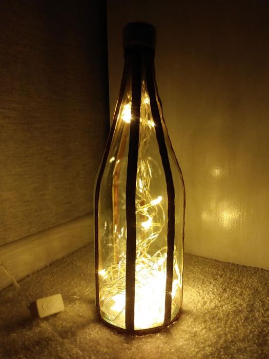 Lampki nocne z dużych butelek na prezent.
