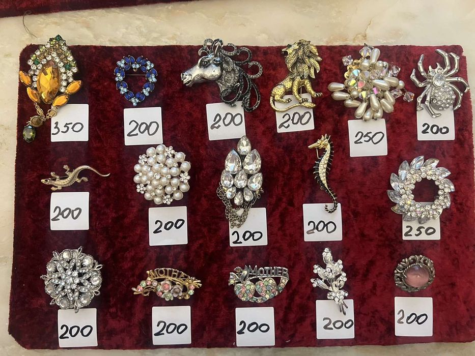 Броши винтаж из Европы в коллекцию