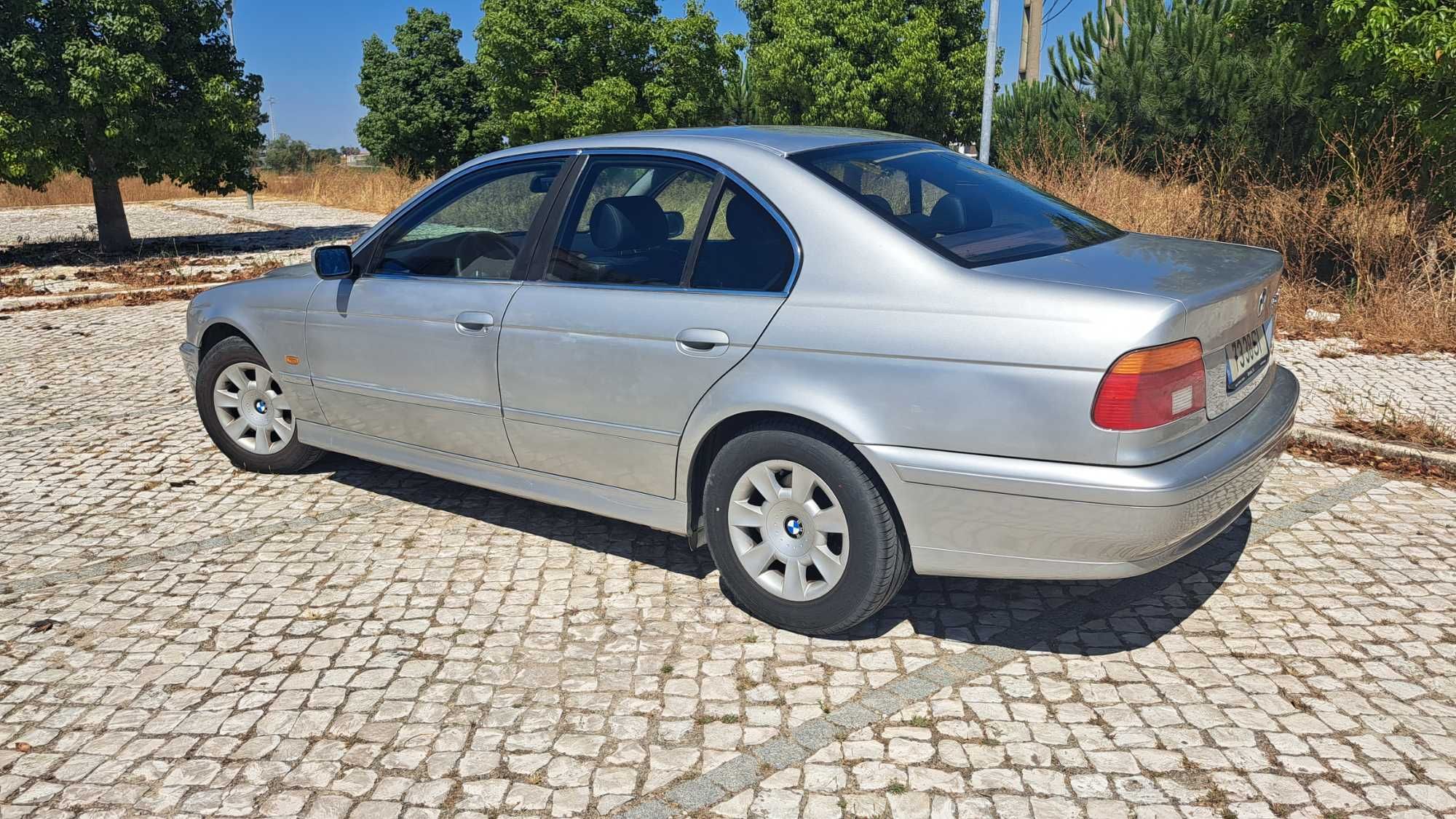 BMW E39 520d 2001 - manual 136cv