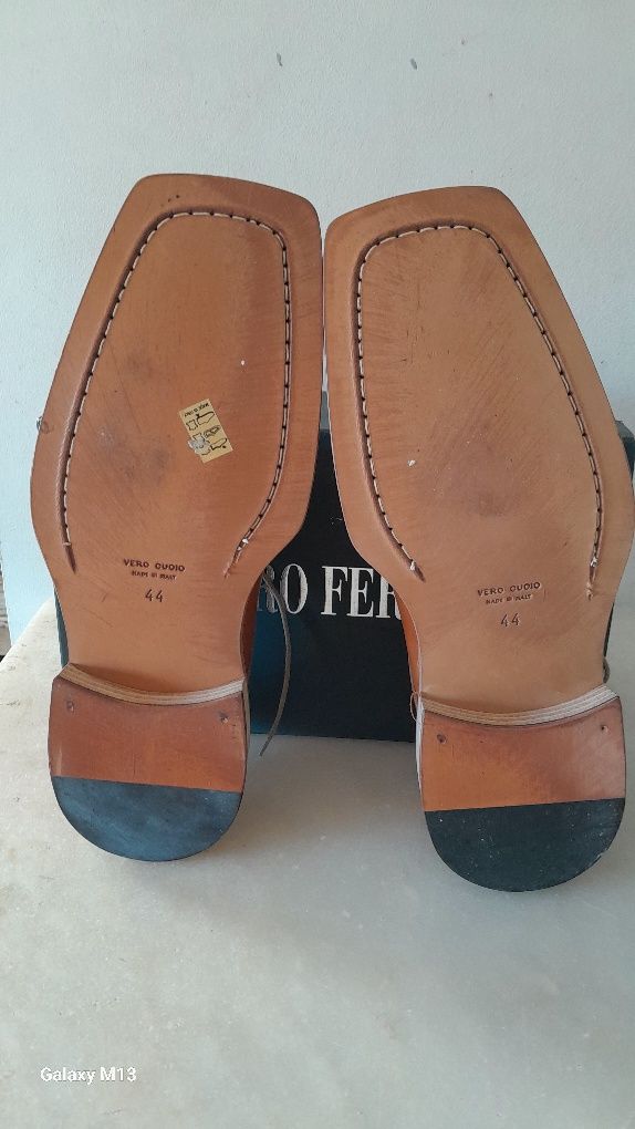 Sapatos homem em pele novos tamanho  44 italianos