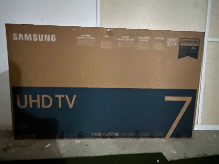 TV Samsung UHD 65" em Excelente estado