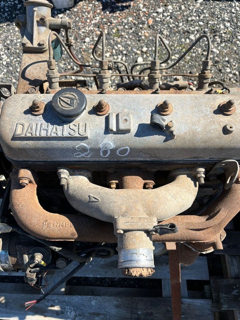 2 Motores Daihatsu Completos para Jipe Portaro (vende se o conjunto)