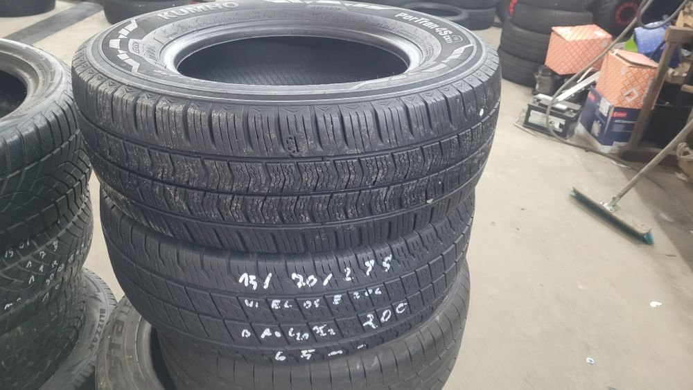 Dwie wielosezonowe 15/70/215 bus wzmocnione