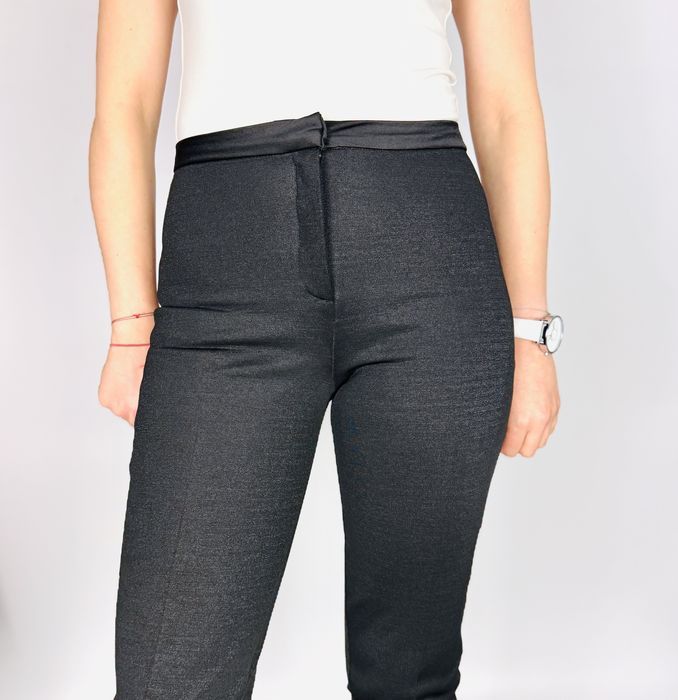 Czarne połyskujące spodnie slim XS 34 H&M