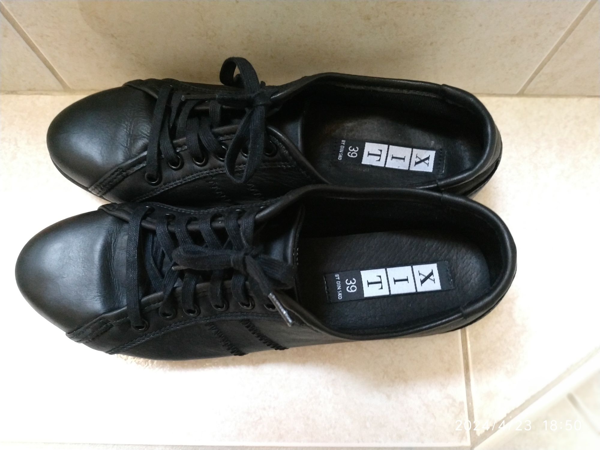 Buty damskie czarne skórzane, r 39, uzywane