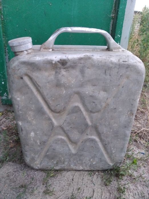 Продам хорошую алюминиевую канистру на 20 л
