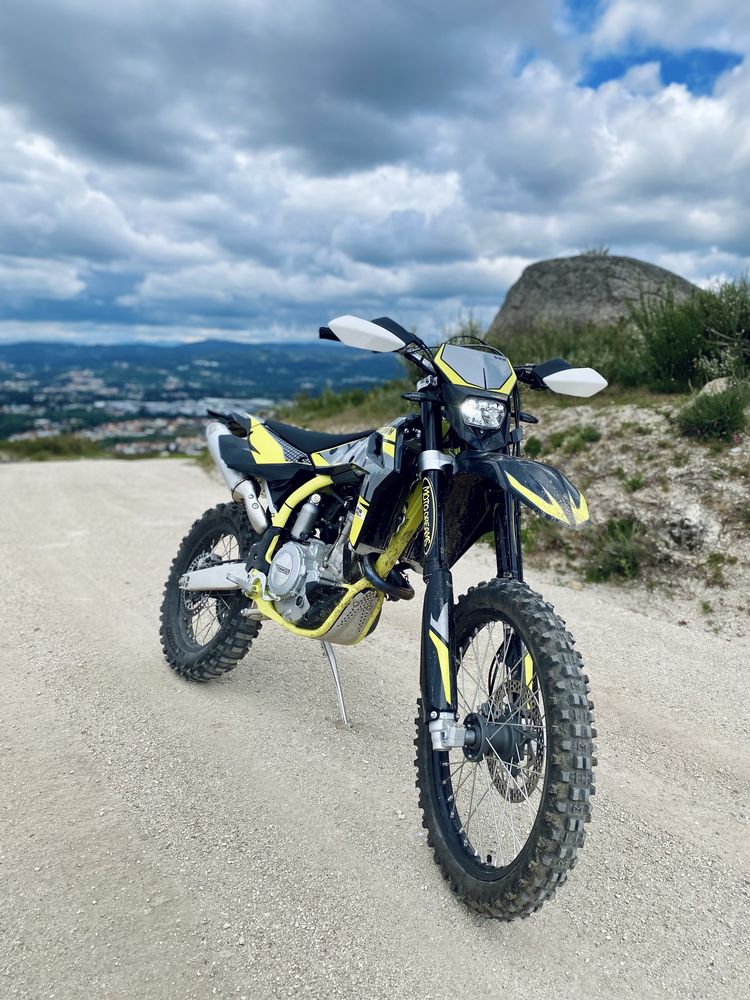 Mota enduro swm rs300r