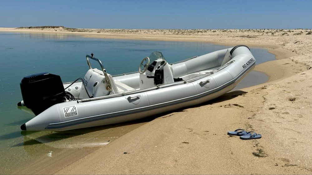 ⸻  Zodiac Semi-Rígido com Motor Mercury 90cv 2T – Excelente estado
