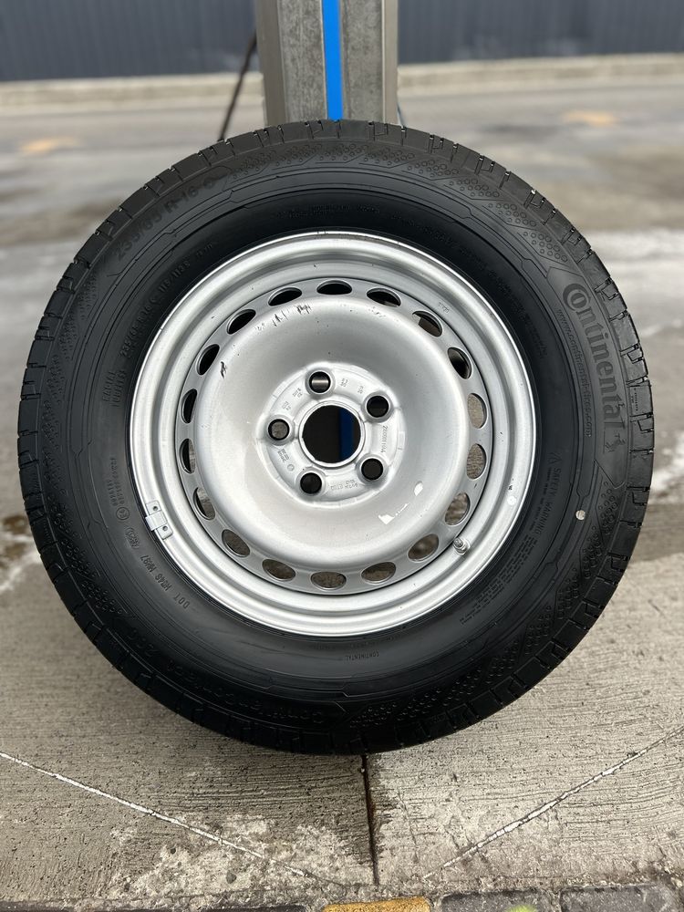 Диск с шиной 235/65 R16 C новый