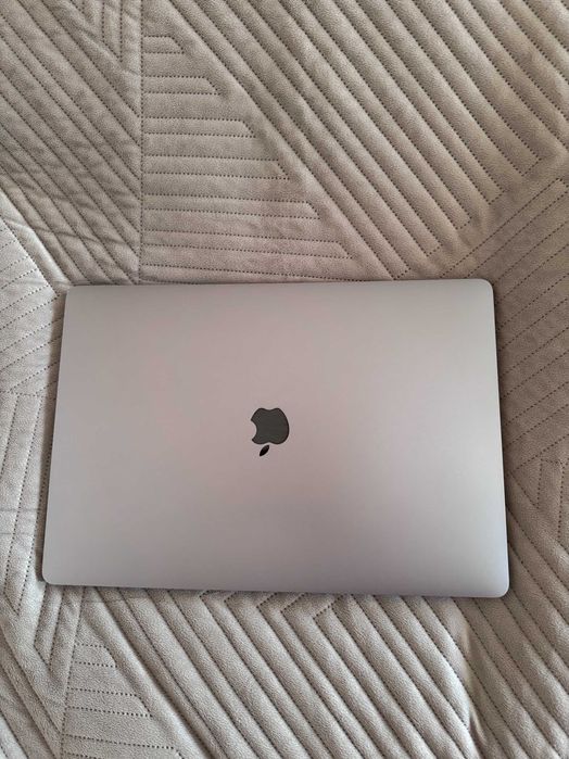 Mac Book Pro 16'' Space Gray i7 / 16 GB RAM / 512 GB / Stan B. Dobry