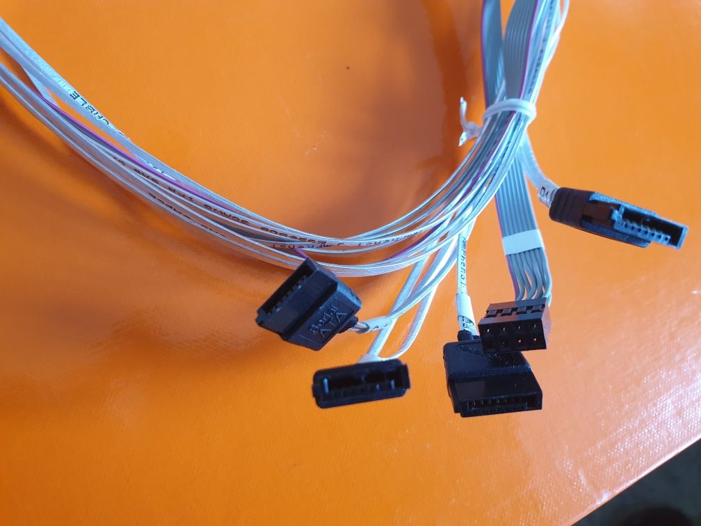 OKAZJA Microsemi Adaptec SmartHBA 2100-4i4e mozna podlaczyć 8 dysków