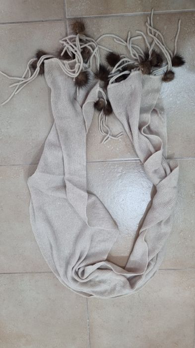 Cachecol beje e castanho