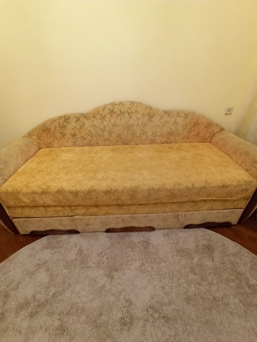 Продам тахту яка розкладається в двоспальне ліжко.