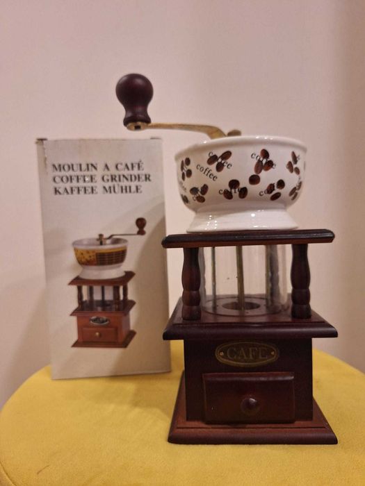 Ręczny młynek do kawy, model: BCH-8A