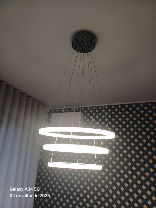 2 iluminações de teto