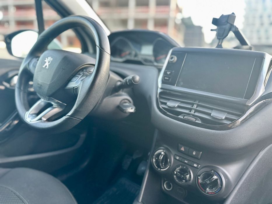 Peugeot 208 1.2 VTi Active c/ 117.000 km (só um dono)
