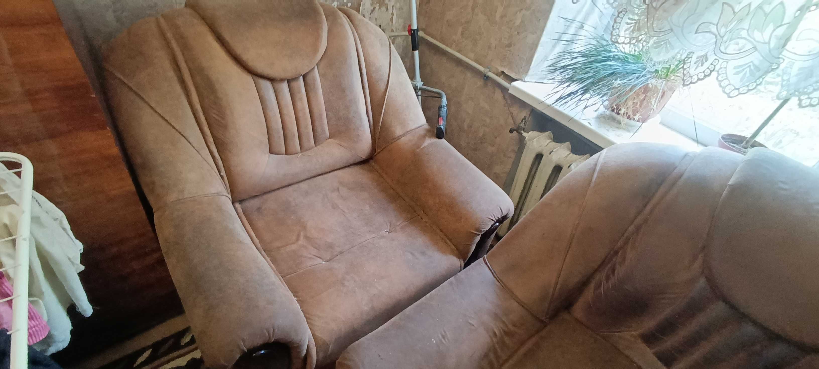 Диван и два кресла