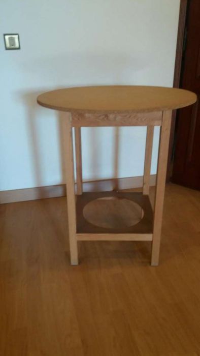 Camilha / mesa redonda