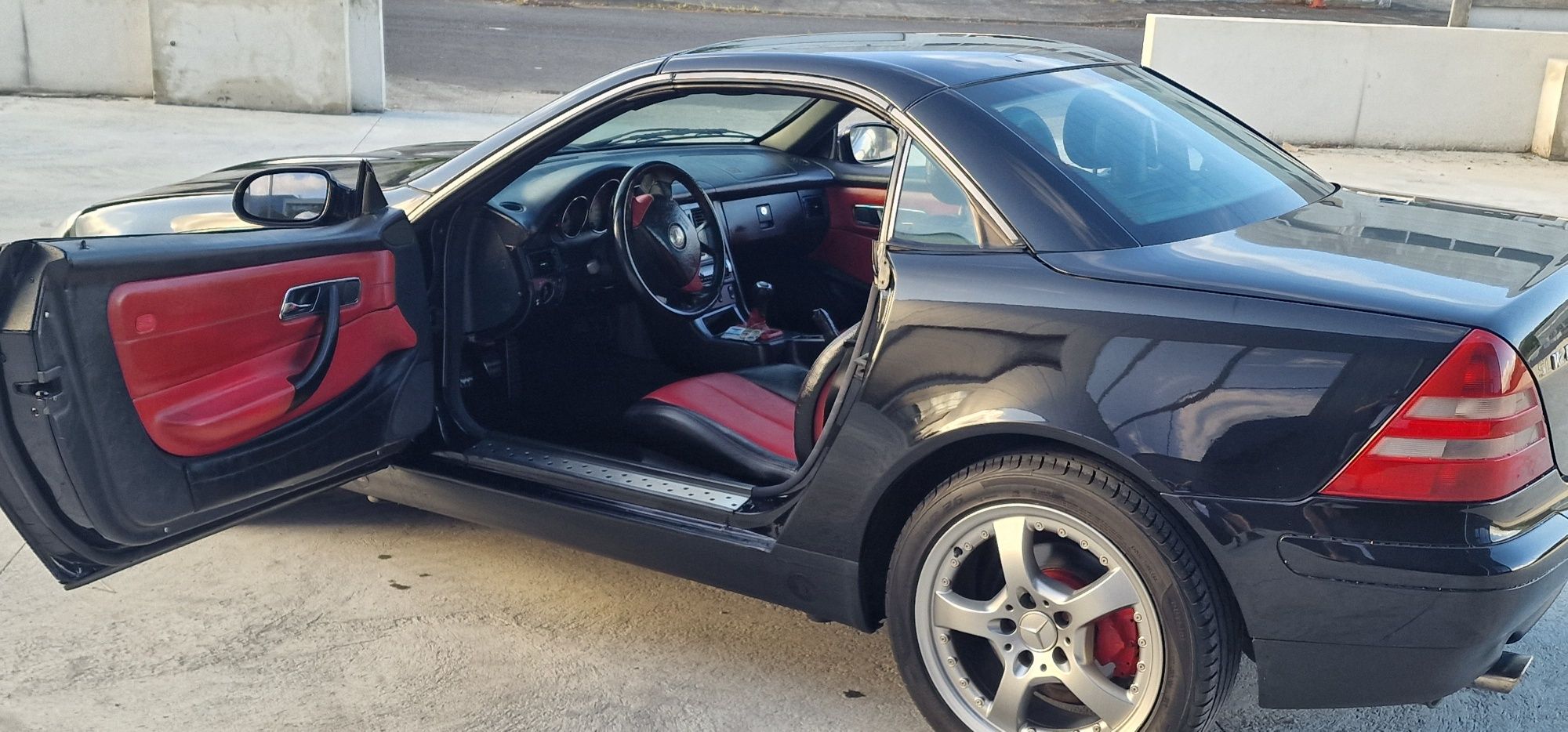 Mercedes SLK descapotável