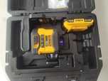 Lase Krzyżowy Zielony do 40m 18V DeWalt DCLE34031N + Walizka+ Aku