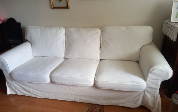 Sofá- 3 lugares EKTORP, Ikea com oferta de repousa pés