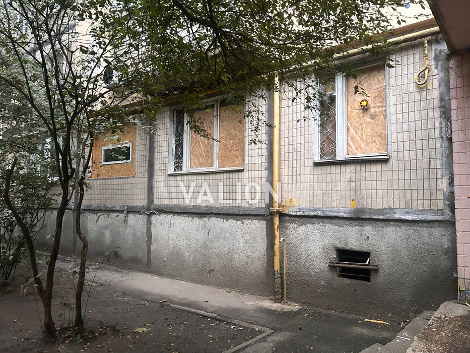 Продаж 2 кім квартири під ремонт, вул. Івана Дзюби, Борщагівка