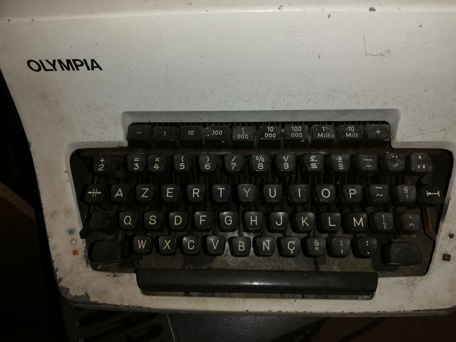 Máquina de escrever antiga