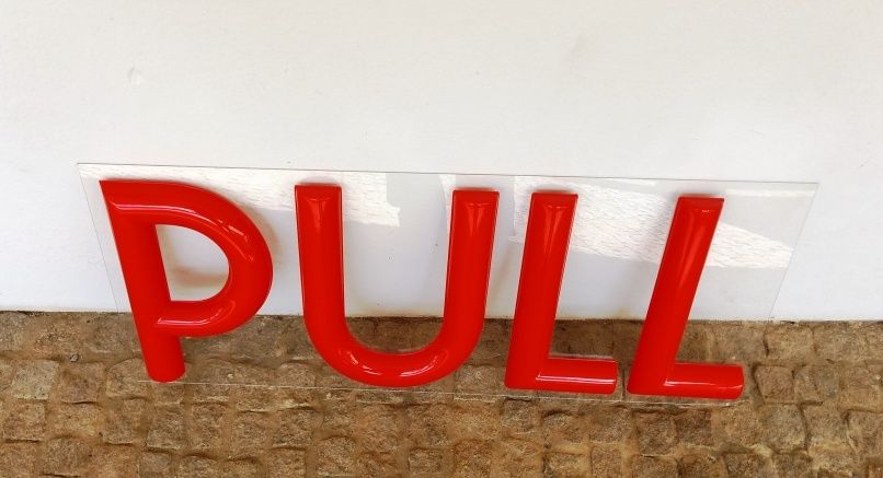 Placa Acrílica – “PULL”