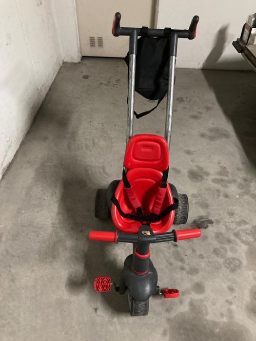 Triciclo com pedais