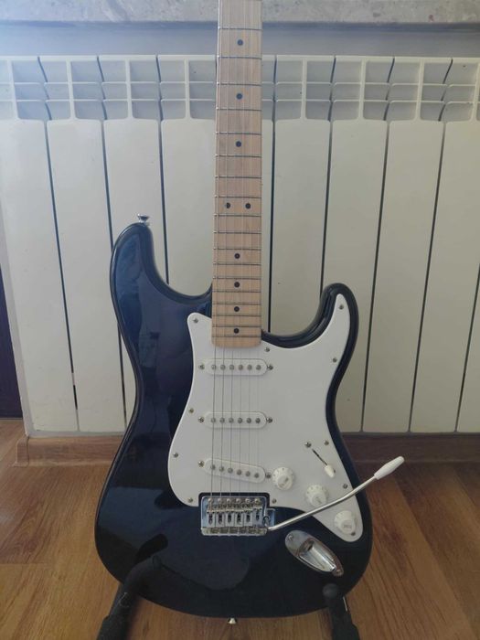 Gitara elektryczna Squier Sonic Strat + wzmacniacz
