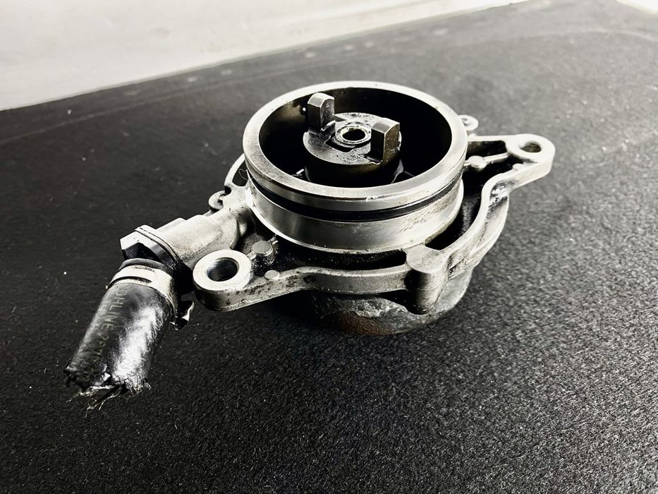 Вакуумний Насос BMW E60 E90 E70 Pierburg M57N M47N 2.0 2.5 3.0 дизель