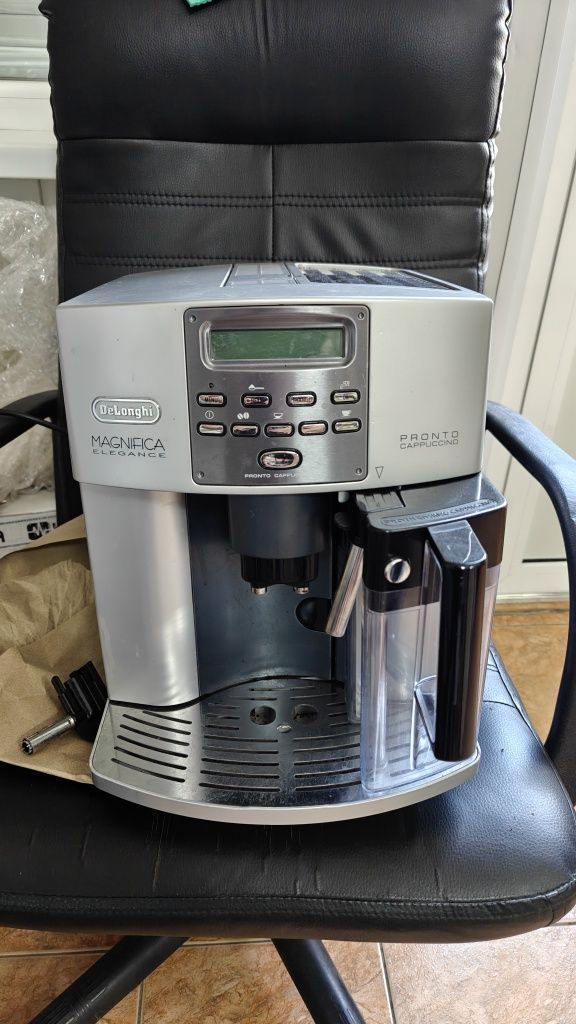 Кофе машина delonghi с Капучінатором