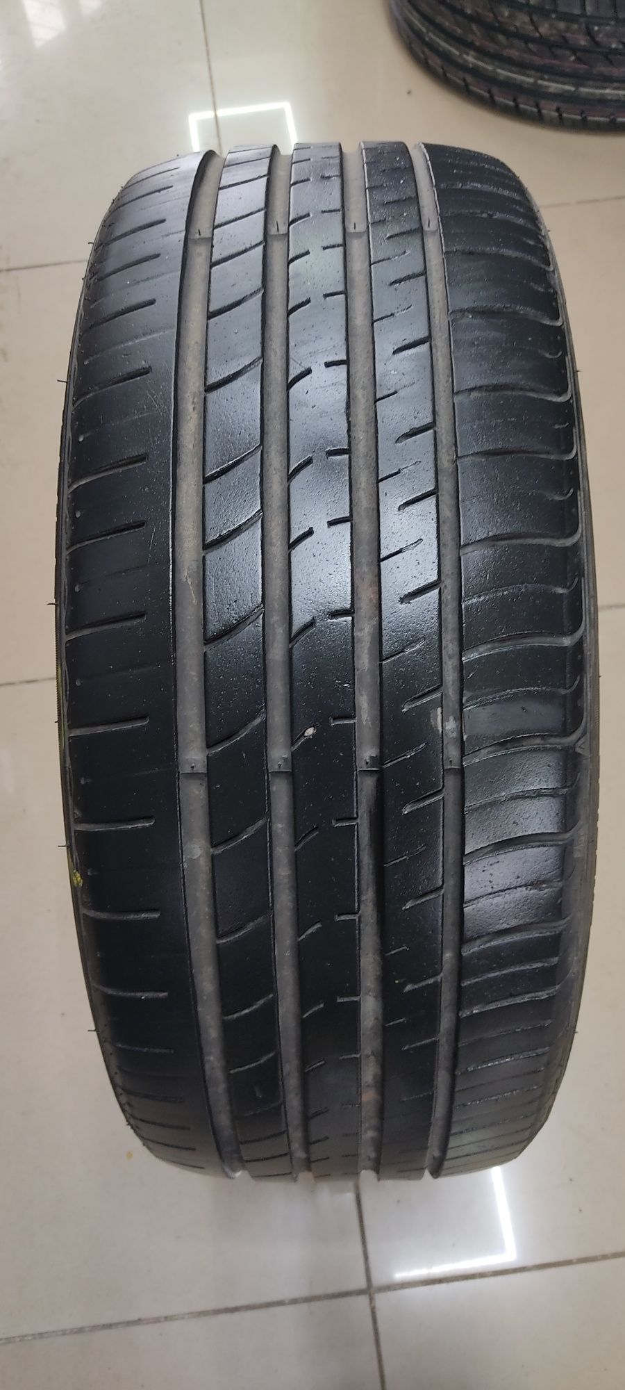 235/45 R18 Roadstone RU1