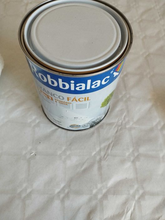 1 Lata de tinta Robbialac Branco Nova