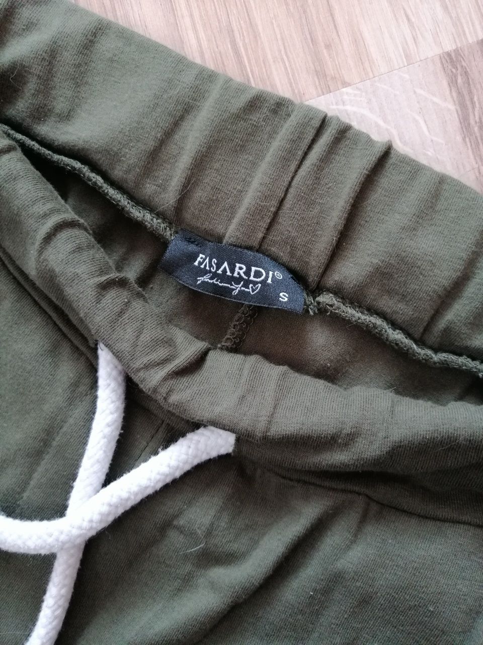 Spodnie khaki aladynki Kieszenie suwaki Fasardi S