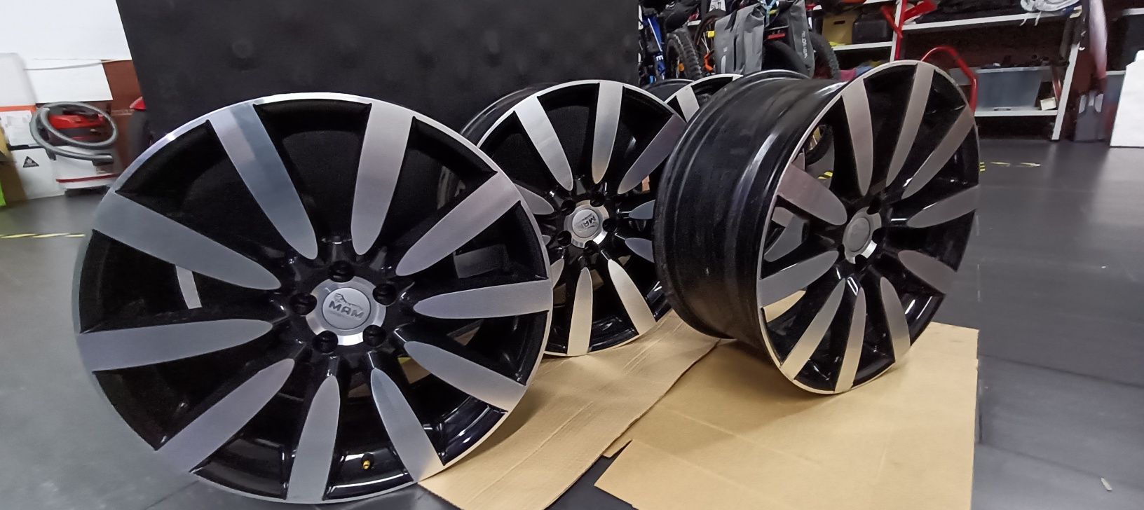 Jantes alumínio MAM 19"x8,5J ET30 5x100 polido/preto