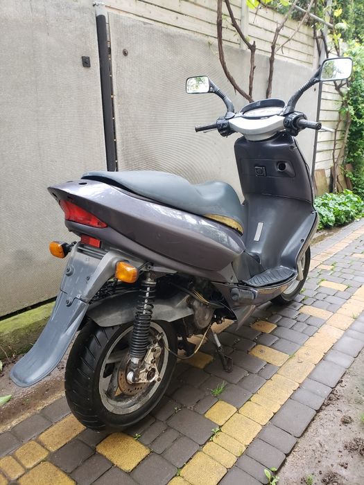 Скутер Aprilia Leonardo 125