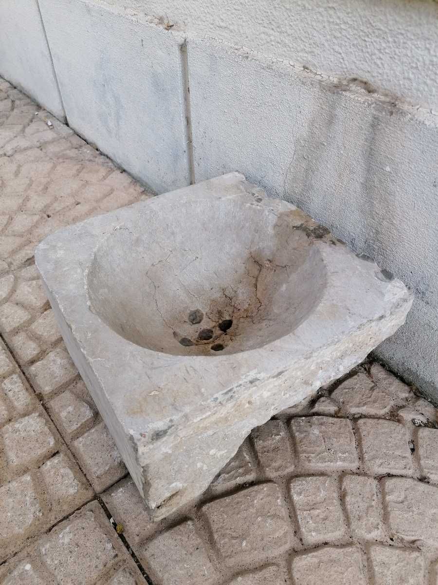 Bacia / lavatório de pedra - ideal para jardim
